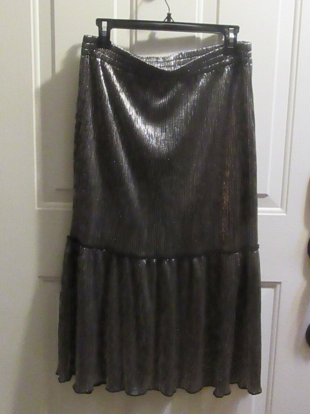 Long black silver lightweight crinkle pleat skirt w. ruffle hem Sz S whimsigoth